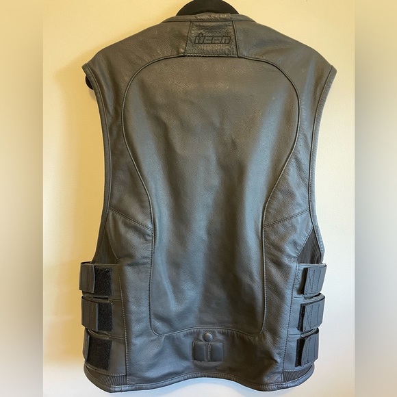 ICON-D30 Regulator Motorcycle Vest
Men’s-  S/M leather - Picture 2 of 6